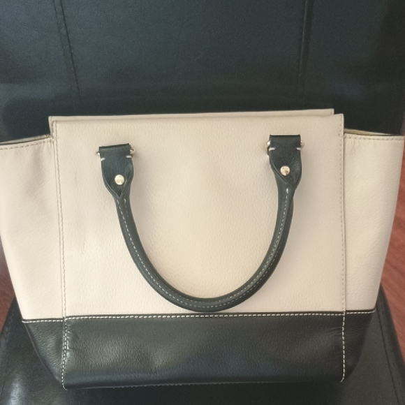 Kate Spade Black and Cream Tote with Wallet - Picture 4 of 16